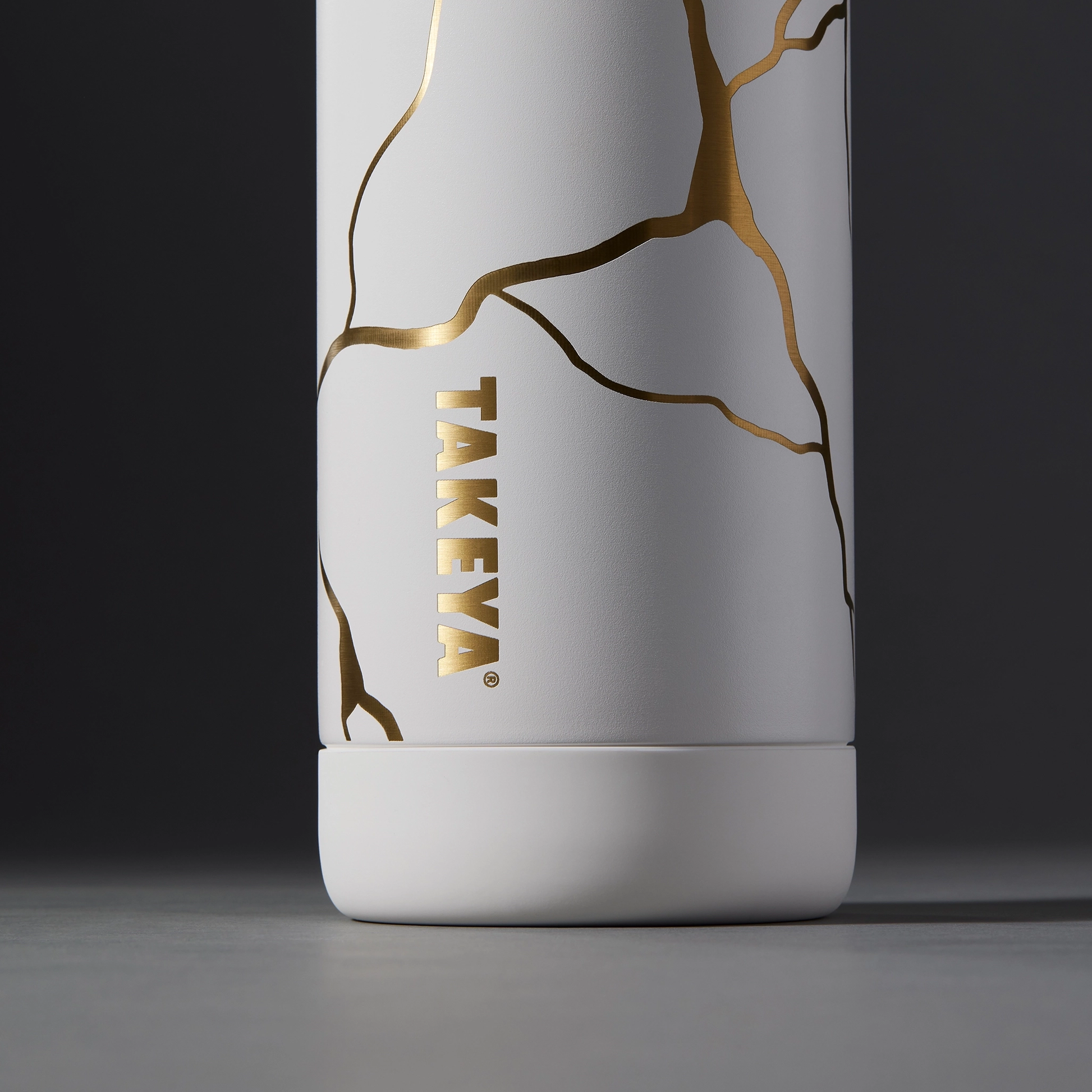 kintsugi-water-bottle-with-straw-lid-r5 51389-TK_HO25_Kintsugi_Takeya9236_Crop.png